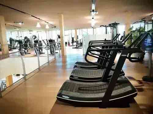 curved treadmill in gym