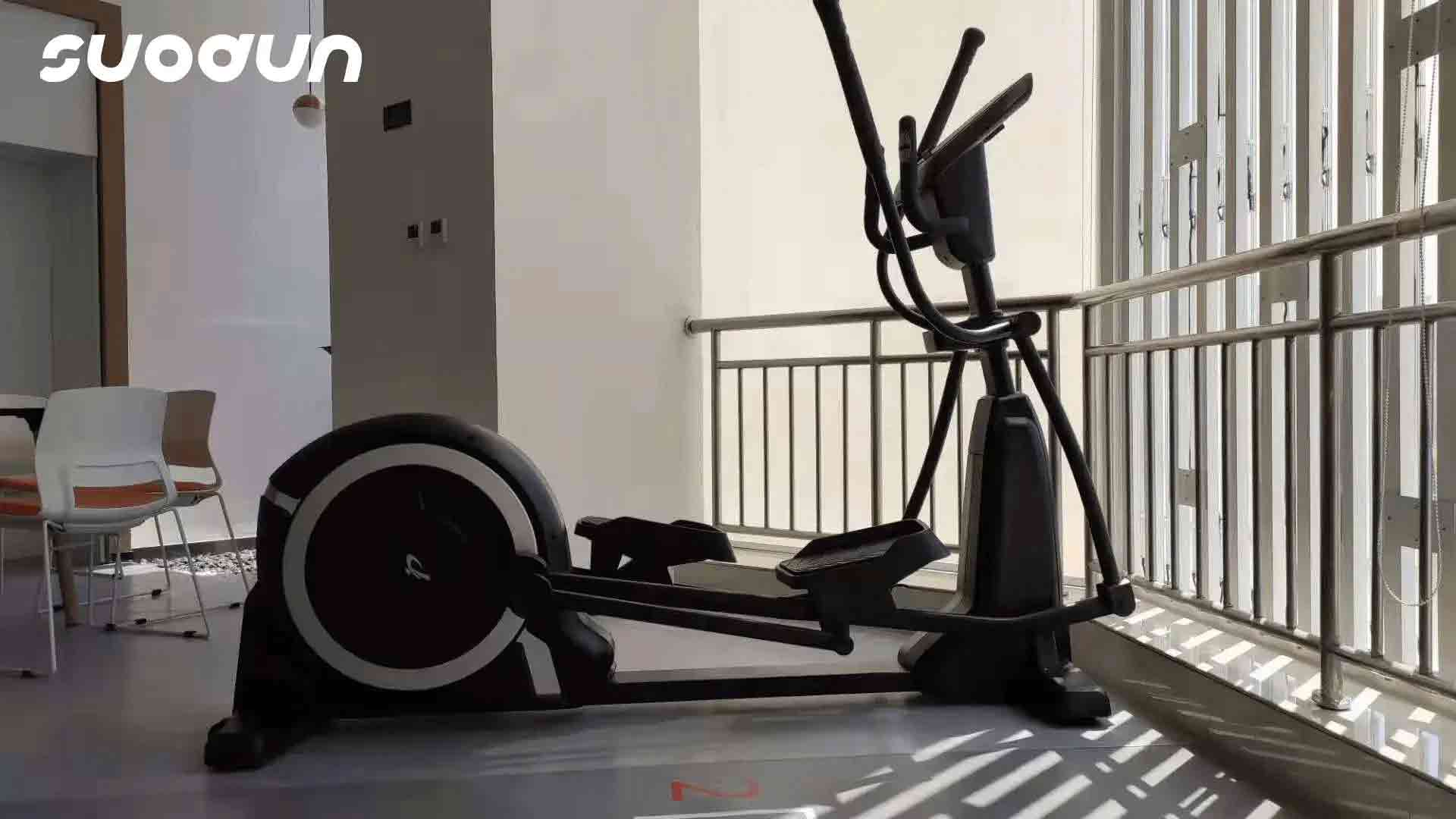 appareil elliptique dans une salle de sport à domicile